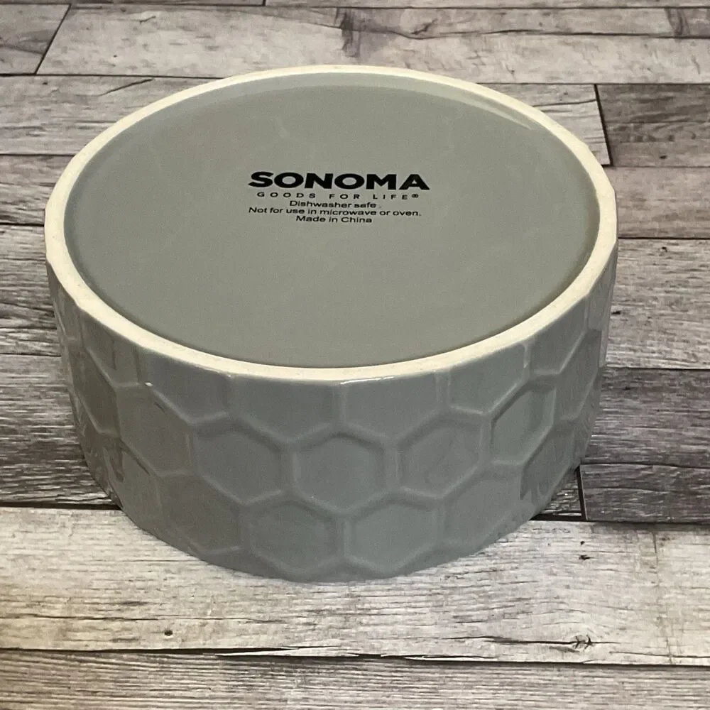 Sonoma Good For Life Honeycomb Design Ceramic Dog Bowl.6” x 3”.EUC